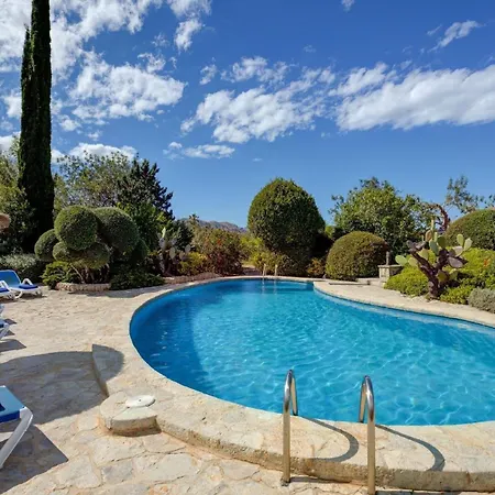 In Mit Grossem Pool Pollenca