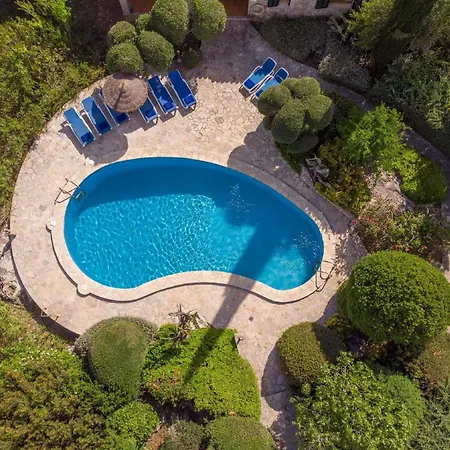 In Mit Grossem Pool Holiday home